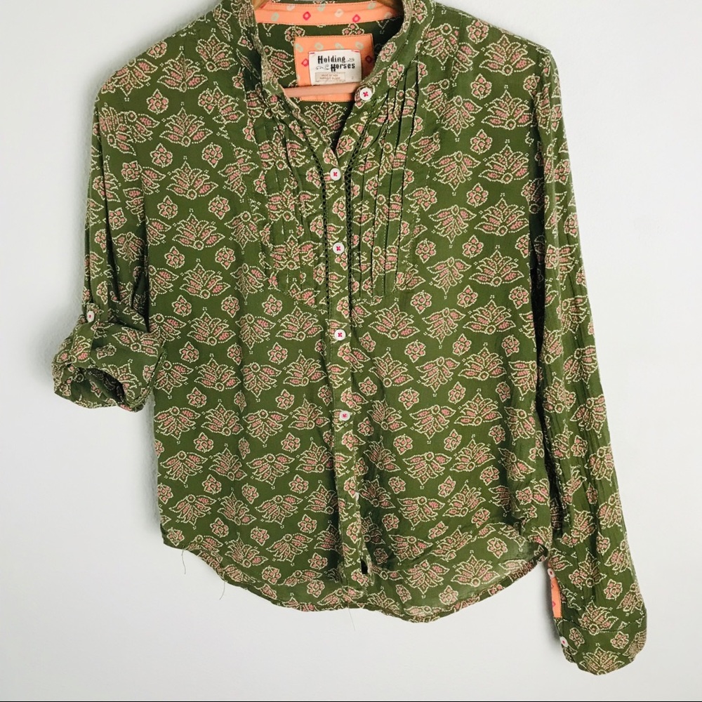 🌙Holding horses roll tab long sleeve collared top